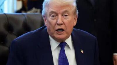 ABD Başkanı Donald Trump, pazartesi gününden itibaren, Hürmüz Boğazı'nda mahsur