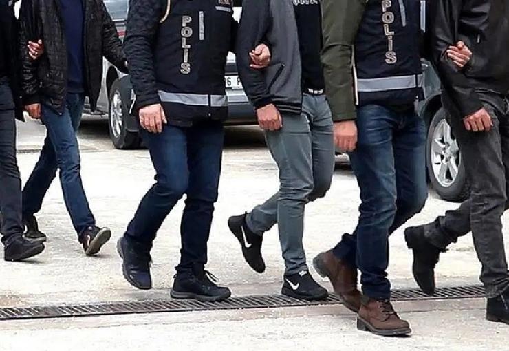 Ağır hasarlı araçların fabrikasyon seri numaralarını hacizli araçlara uyarlayıp 'change'
