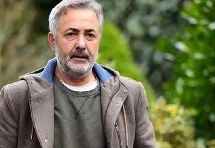 Türk sinema ve televizyon dünyasının usta ismi Mehmet Aslantuğ, annesi