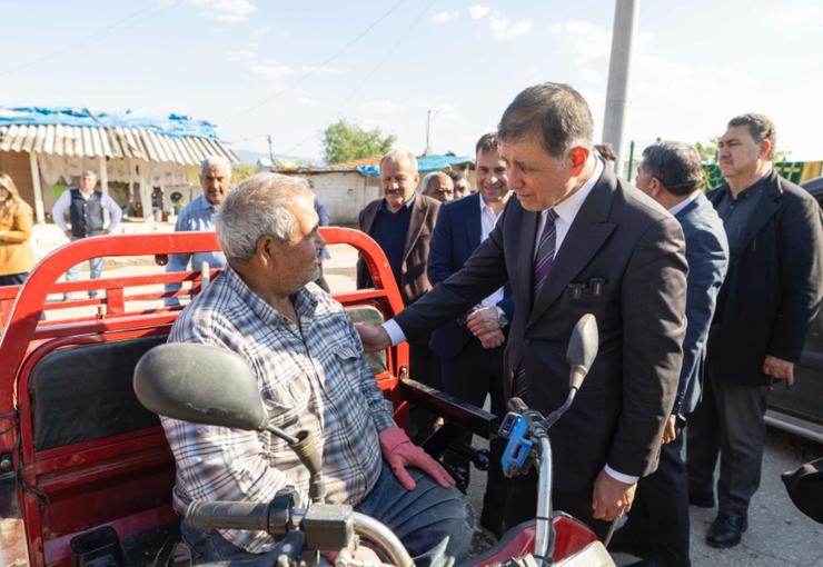 İzmir Büyükşehir Belediye Başkanı Dr. Cemil Tugay, Bayındır Çırpı Mahallesi’ni