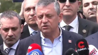 CHP Genel Başkanı Özgür Özel, Karşıyaka Mezarlığı'nda Deniz Gezmiş, Yusuf