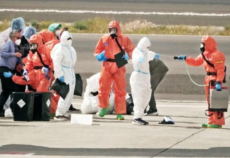 Kanarya Adaları’nın Tenerife kentine demirleyen hantavirüs vakalarının tespit edildiği kruvaziyerdeki