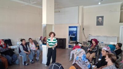 İzmir Büyükşehir Belediyesi tarafından düzenlenen kadın sağlığı seminerleriyle kadınların doğru