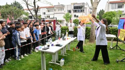 Manisa Büyükşehir Belediyesi tarafından “Gelecek Çiçek Açıyor” sloganıyla düzenlenen Bahar