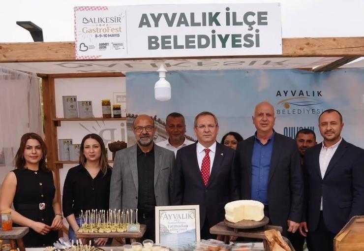 Balıkesir GastroFest boyunca yoğun ilgi gören Ayvalık standı, ziyaretçilerden tam