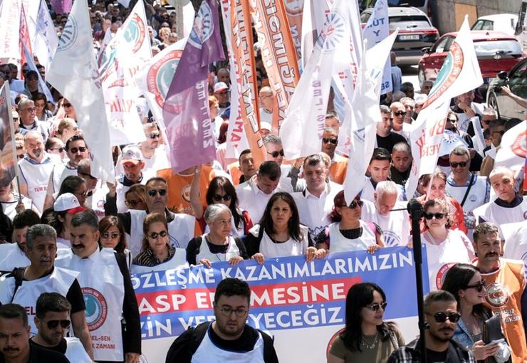 CHP'li belediyelerde çalışan kamu emekçileri Genel Başkan Özgür Özel'in kente