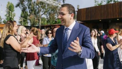 Balçova Belediyesi’nin Anneler Günü dolayısıyla düzenlediği kadınlar matinesinde yüzlerce vatandaş