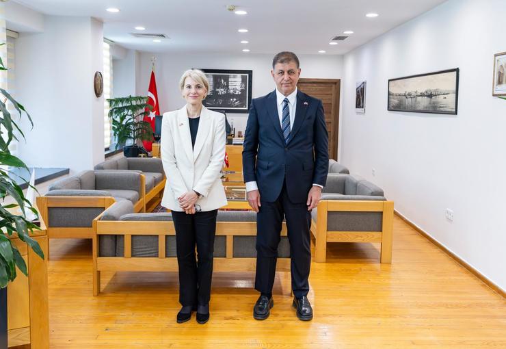İzmir Büyükşehir Belediye Başkanı Dr. Cemil Tugay, İngiltere’nin Ankara Büyükelçisi