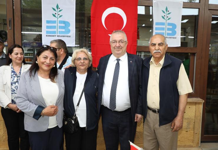 Edremit Belediye Başkanı Mehmet Ertaş, Halk Buluşmaları kapsamında Altınoluk Mahallesi’nde