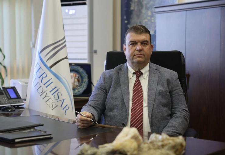 Seferihisar Belediye Başkanı İsmail Yetişkin’in annesi Emine Yetişkin hayatını kaybetti.