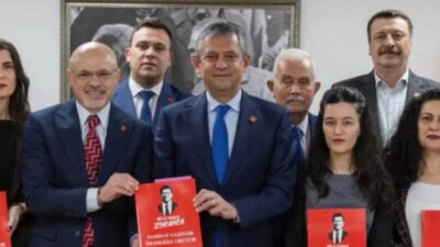 Samsun’da yurttaşlar, tutuklu İstanbul Büyükşehir Belediye Başkanı ve CHP’nin cumhurbaşkanı