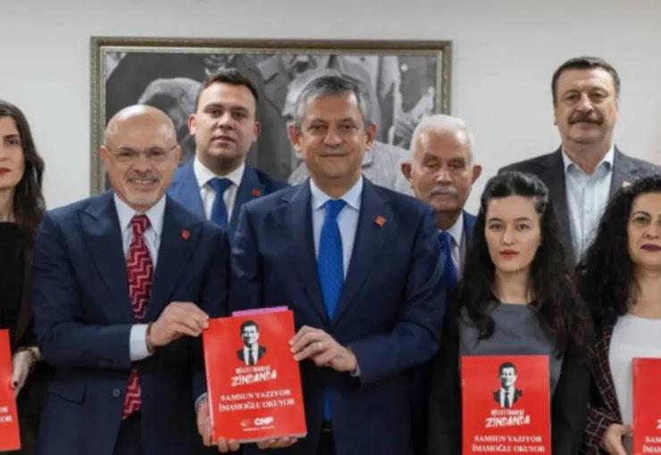 Samsun’da yurttaşlar, tutuklu İstanbul Büyükşehir Belediye Başkanı ve CHP’nin cumhurbaşkanı