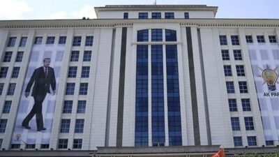 AK Parti’ye geçmek isteyen belediye başkanlarıyla görüşmelerin sürdüğü, şu ana