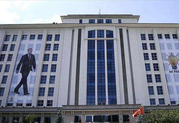 AK Parti’ye geçmek isteyen belediye başkanlarıyla görüşmelerin sürdüğü, şu ana