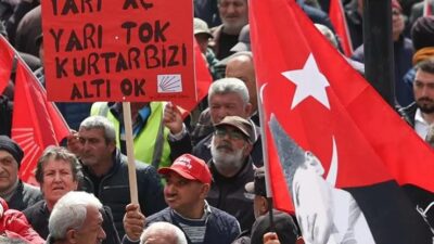 CHP'li çeşitli belediyelere yönelik "yolsuzluk" gerekçesiyle yapılan operasyonların ardından AKP'ye