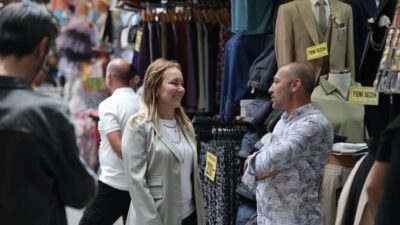 Konak Belediyesi’nin önce Alsancak’ta başlattığı etkinlikler, vatandaştan ve esnaftan gelen