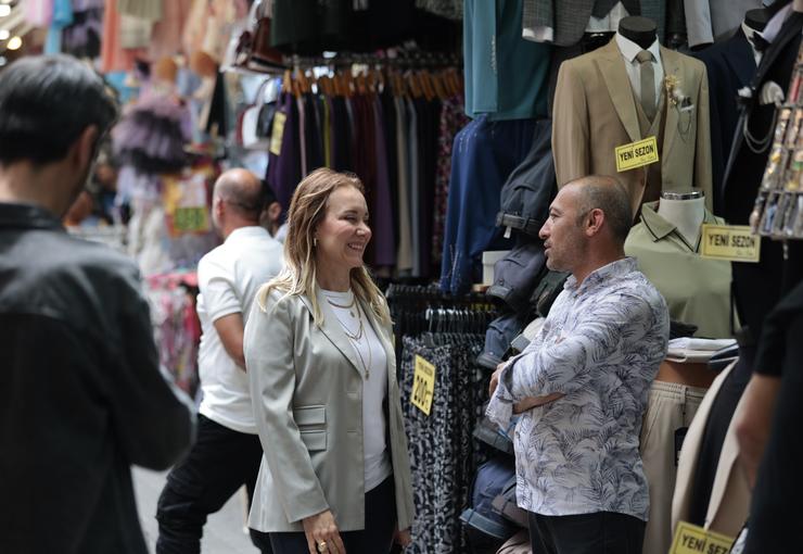 Konak Belediyesi’nin önce Alsancak’ta başlattığı etkinlikler, vatandaştan ve esnaftan gelen