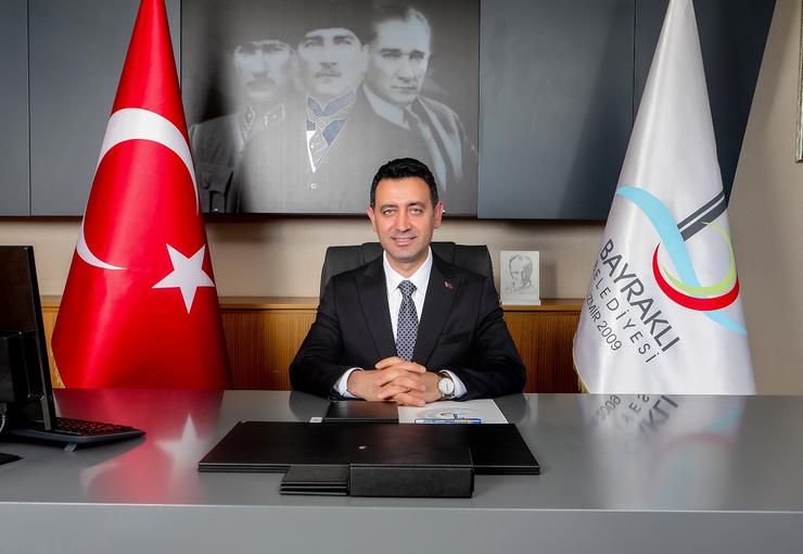 Bayraklı Belediyesi tarafından yapımı tamamlanan Ferdi Zeyrek Spor Kompleksi hizmete