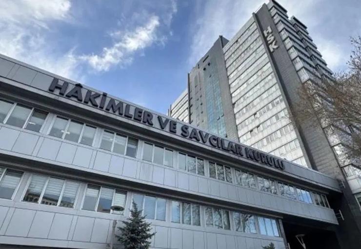 Hakimler ve Savcılar Kurulu (HSK) aynı gün önce eski yargıç