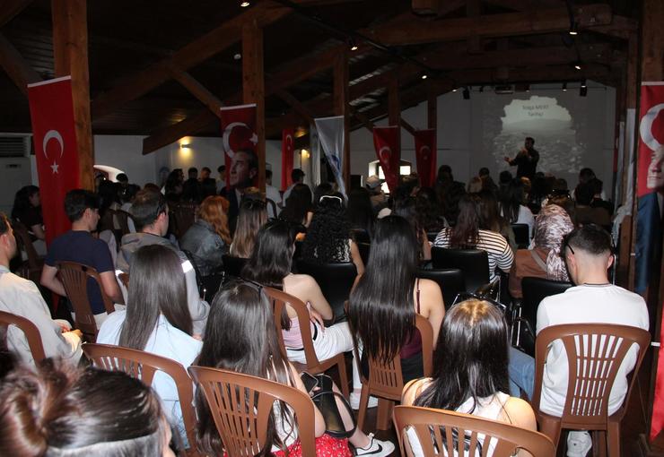 Manisa Büyükşehir Belediyesi’nin düzenlediği kültür gezileri kapsamında Manisalı vatandaşların Efes