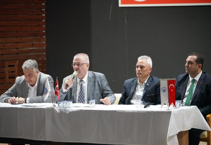 Edremit Belediye Başkanı Mehmet Ertaş, halk buluşmaları kapsamında mahalle ziyaretlerini