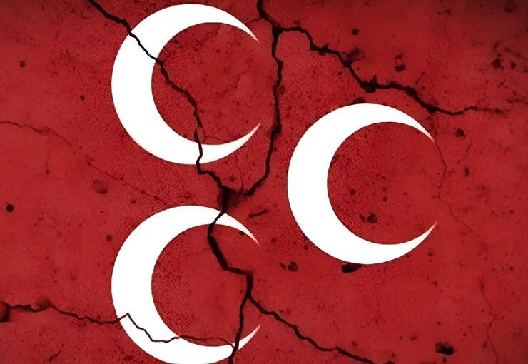MHP Genel Başkan Yardımcısı Semih Yalçın, partinin Malatya teşkilatının feshedildiğini