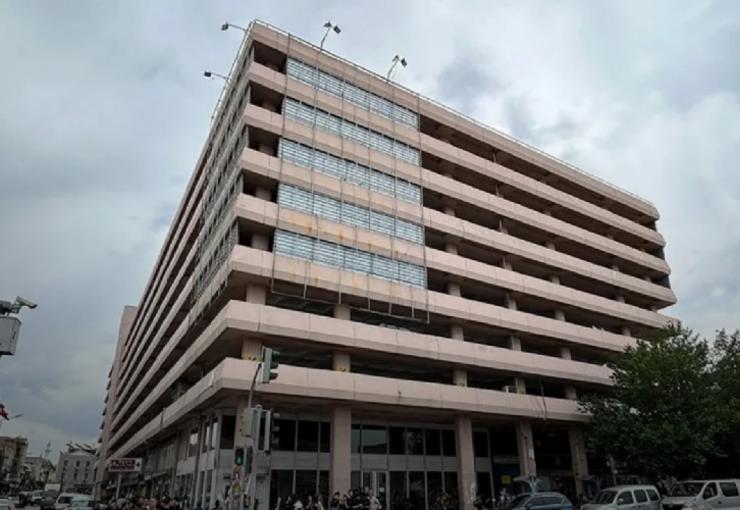 İzmir’de uzun süredir tartışma yaratan Çankaya Katlı Otoparkı’yla ilgili kritik