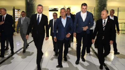 CHP Genel Başkanı Özgür Özel İzmir'in Bayraklı, Bornova, Buca ve