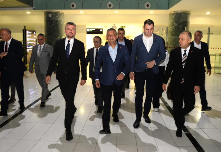 CHP Genel Başkanı Özgür Özel İzmir'in Bayraklı, Bornova, Buca ve