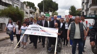 Menemen Belediyesi tarafından Engelliler Haftası kapsamında farkındalık yürüyüşü gerçekleştirildi. Dövizlerle,