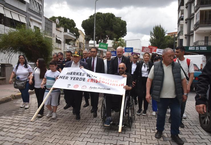 Menemen Belediyesi tarafından Engelliler Haftası kapsamında farkındalık yürüyüşü gerçekleştirildi. Dövizlerle,