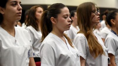 Ege Üniversitesinde düzenlenen Dünya Hemşireler Günü etkinliğinde; hemşirelik mesleğinin toplumsal