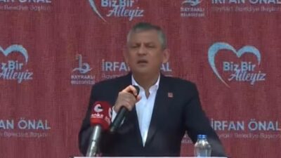 CHP Genel Başkanı Özel Bayraklı'da Ferdi Zeyrek Spor Kompleksi'nin açılışına