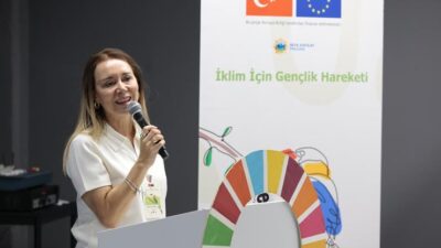 İklim kriziyle mücadelede gençlerin fikirlerine alan açan Konak Belediyesi, Bloomberg