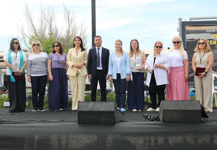 Seferihisar Belediyesi Üçüncü Yaş Üniversitesi’nin dönem sonu etkinliği, “Bir Çınar