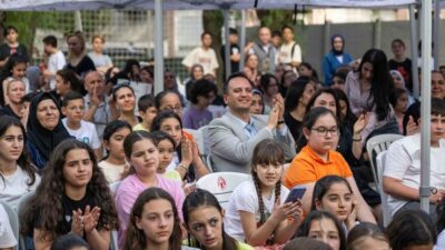 Bornova Belediyesi’nin öğrencilere ücretsiz eğitim desteği sunduğu Bornova Belediyesi Gençlik