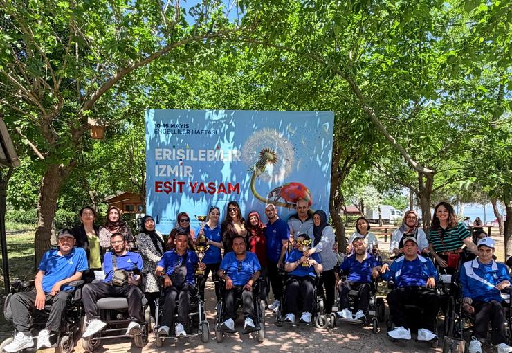 İzmir Büyükşehir Belediyesi ile Best Buddies Türkiye iş birliğinde düzenlenen