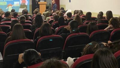 İzmir Büyükşehir Belediyesi, lise öğrencilerine yönelik “Dijital Haklar ve Dijital