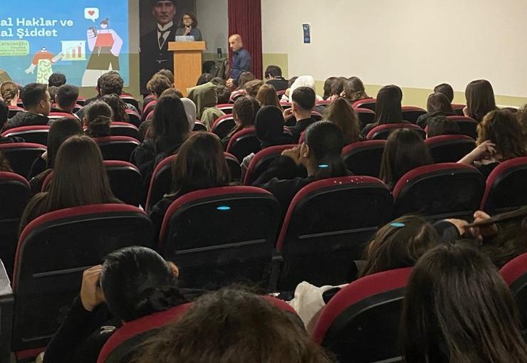 İzmir Büyükşehir Belediyesi, lise öğrencilerine yönelik “Dijital Haklar ve Dijital