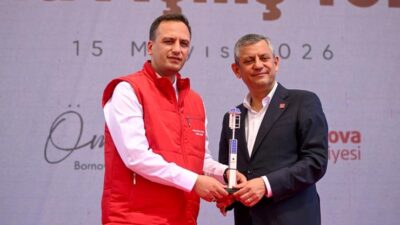Bornova Belediyesi, parklarda kurduğu rüzgar ve güneş enerjisini birleştiren hibrit