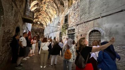 Konak Belediyesi’nin düzenlediği Kemeraltı Şenliği tüm hızıyla devam ederken, şenlik