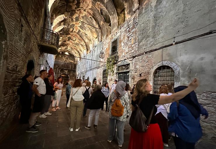 Konak Belediyesi’nin düzenlediği Kemeraltı Şenliği tüm hızıyla devam ederken, şenlik