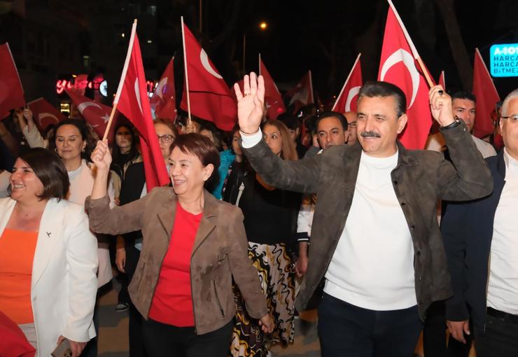 Dikili’de 19 Mayıs Atatürk’ü Anma, Gençlik ve Spor Bayramı, vatandaşların