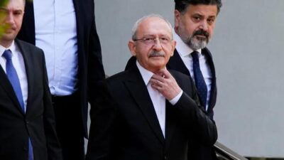 Kurultayda kaybettiği genel başkanlık görevine mahkeme kararıyla dönebilen Kemal Kılıçdaroğlu,