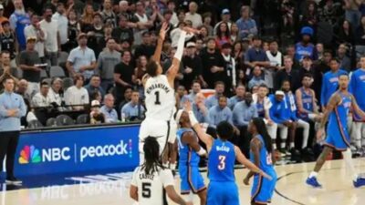 Amerikan Basketbol Ligi (NBA) play-off'larında San Antonio Spurs, sahasında Oklahoma