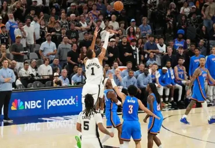 Amerikan Basketbol Ligi (NBA) play-off'larında San Antonio Spurs, sahasında Oklahoma