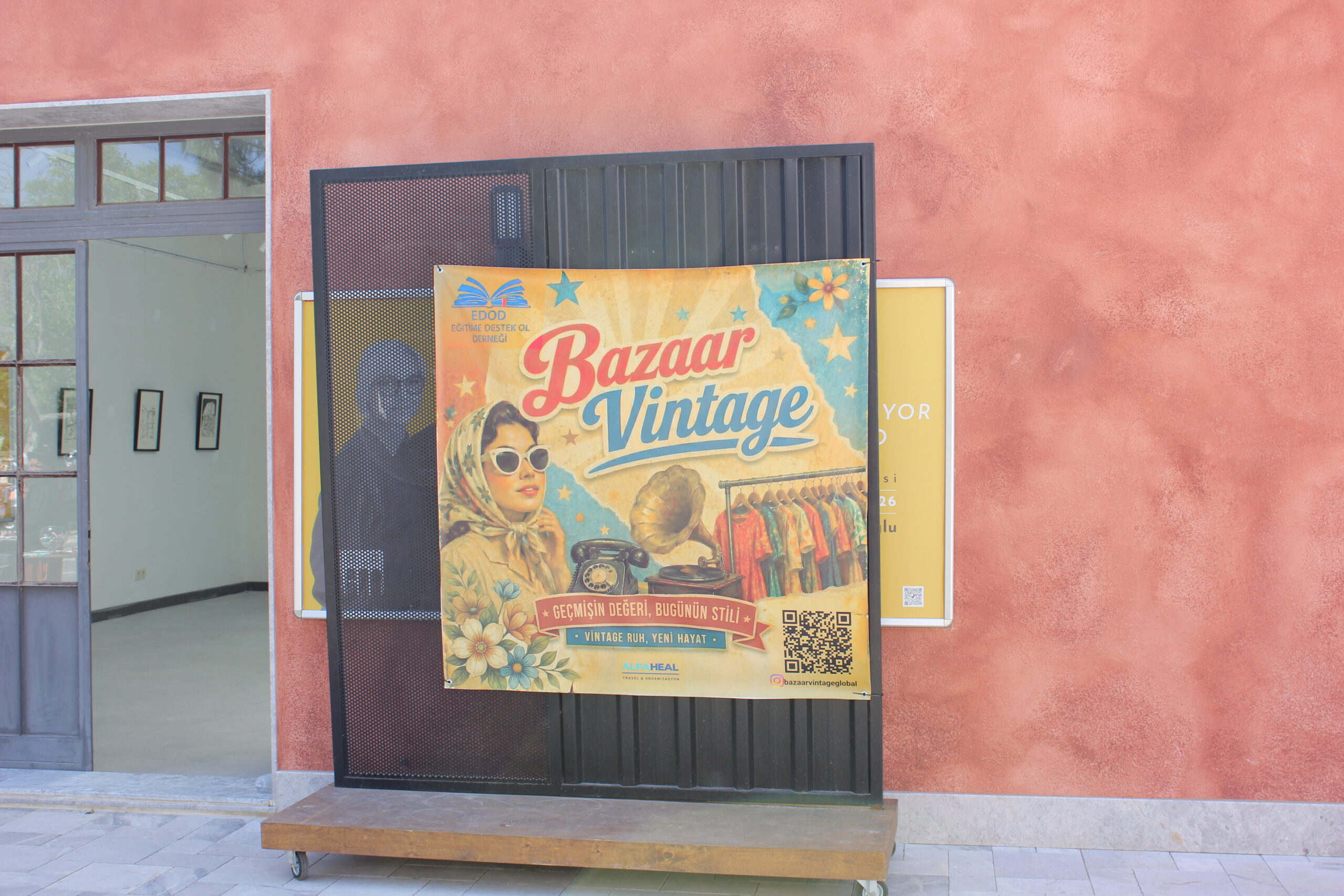 İzmir’de sürdürülebilir yaşam ve vintage kültürünü odağına alan Bazaar Vintage,