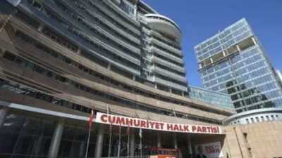 CHP'de "mutlak butlan" kararı sonrası başlayan işten çıkarmalar sürüyor. 