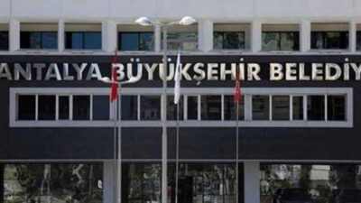 Antalya Büyükşehir Belediyesi'ne yönelik soruşturmada, hakkında yakalama kararı bulunan 4