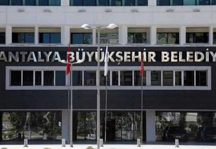 Antalya Büyükşehir Belediyesi'ne yönelik soruşturmada, hakkında yakalama kararı bulunan 4